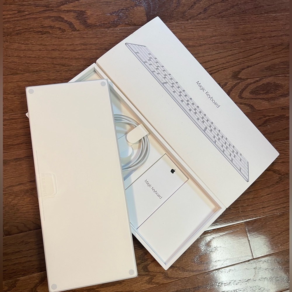 NIB Apple Magic Keyboard MLA22LLA in box:Magic Keyboard USB-C to Lightning Cable - Picture 3 of 4